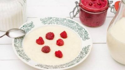 Детская манная каша со сливочным маслом