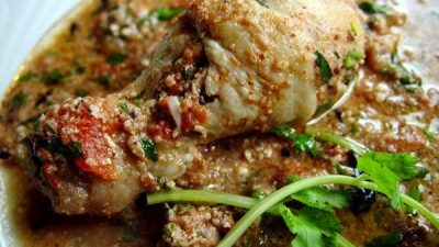 Чахохбили из курицы с грецкими орехами и зеленью