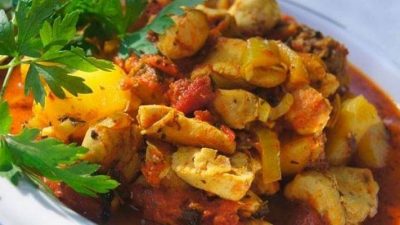 Чахохбили из курицы с картошкой и специями