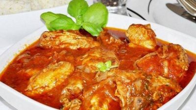 Чахохбили из курицы с томатной пастой и чесноком