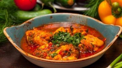 Чахохбили из курицы с помидорами и грецкими орехами