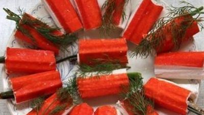 Бутерброды со шпротами и крабовыми палочками на багете