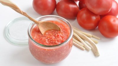 Хреновина из помидор с чесноком и растительным маслом