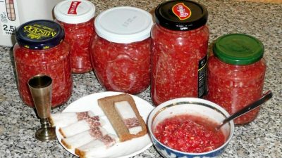 Хреновина из помидор с горькими перцем