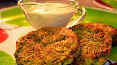 Кабачковые оладьи с луком в духовке