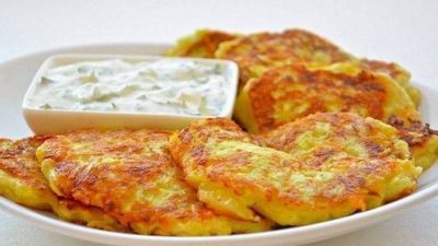 Острые оладьи из кабачков с сыром и чесноком