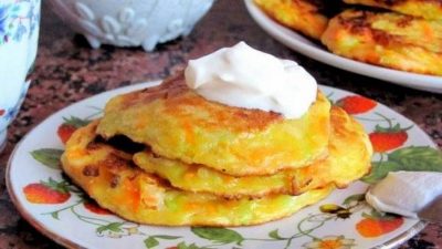 Кабачковые оладьи с сахаром и ванилином