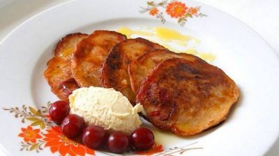 Сладкие кабачковые оладьи с мукой