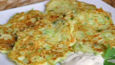 Кабачковые оладьи с картофелем и чесноком