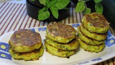 Кабачковые оладьи с овсяной мукой в духовке