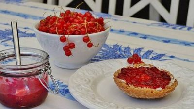 Джем из красной смородины с имбирем и корицей