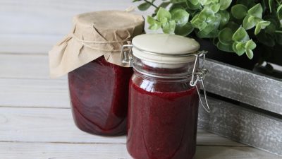 Прозрачный джем из черной смородины без косточек