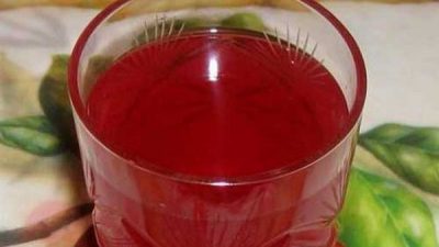 Витаминный компот из жимолости с клубникой
