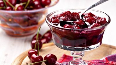 Вишневый джем с соком крыжовника
