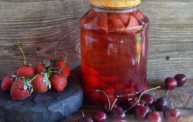 Рецепты компотов из июльских фруктов и ягод – блог интернет-магазина вторсырье-м.рф