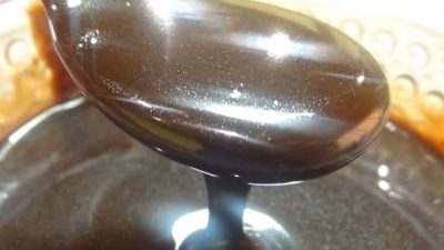 Зеркальная глазурь из шоколада и сгущенки