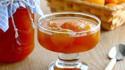 Варенье из целых абрикосов с ядрами