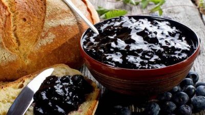 Черничное варенье-пятиминутка из ягод и пюре