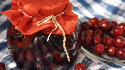 Классическое варенье-пятиминутка из вишни с косточками