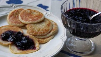 Желе из сока голубики и желатина
