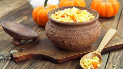 Сладкая пшенная каша с тыквой на молоке