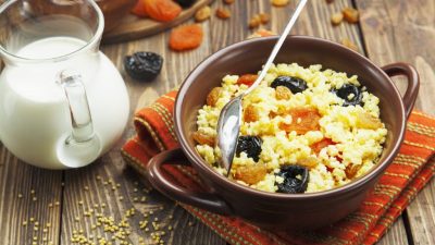 Диетическая пшенная каша с сухофруктами на воде