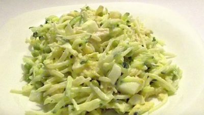 Салат из дайкона и курицы со сметанной заправкой