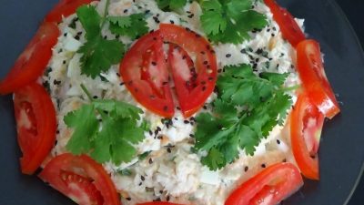 Салат из дайкона и курицы с зеленым луком