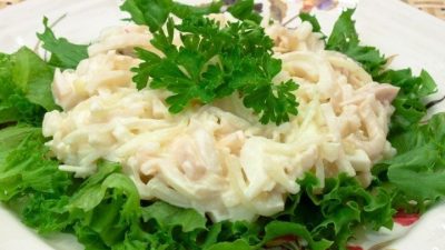 Салат «Пикантный» с кальмарами и грецкими орехами