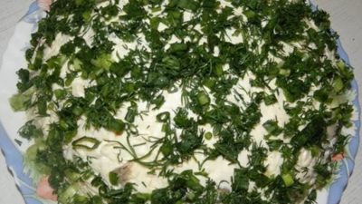 Салат с кальмарами, грибами, помидорами и сыром