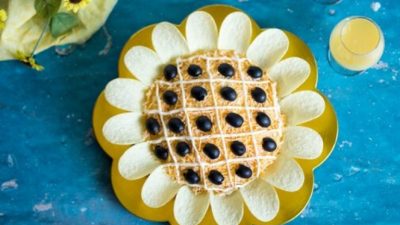 Салат «Подсолнух» с ветчиной, кукурузой и горошком