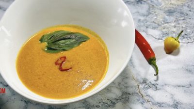 Тайский суп карри с курицей и кокосовым молоком
