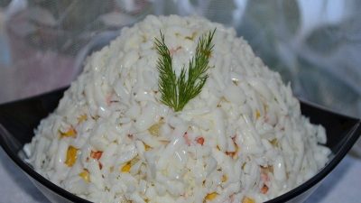 Салат «Сугроб» с курицей и картофелем фри