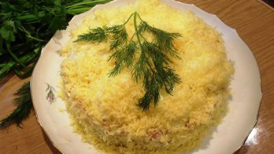 Салат «Сугроб» с кальмарами и рисом