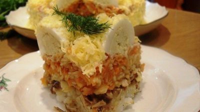 Салат «Сугроб» с курицей и рисом