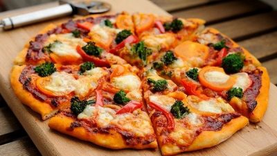 Пицца с брокколи и соусом «Сальса»