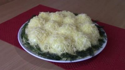 Салат «Сугробы» с куриной грудкой и болгарским перцем