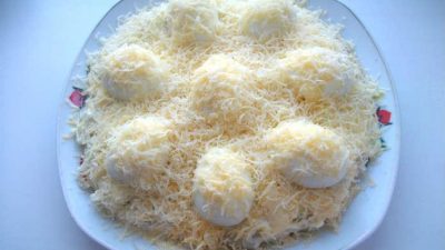 Салат «Сугроб» с чесночным соусом