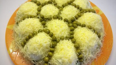 Салат «Сугроб» с курицей и свежим огурцом