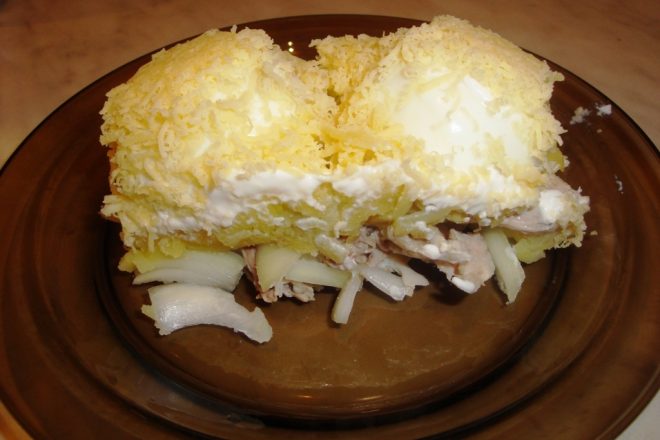 Салат «Сугроб» с курицей и картофелем