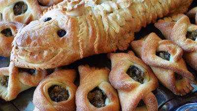Расстегаи с лососем и сыром
