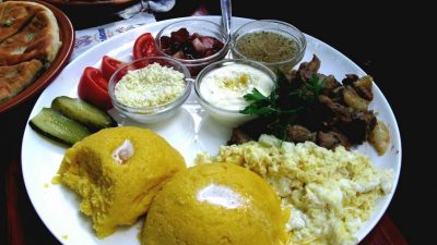 Молдавская мамалыга с маслом