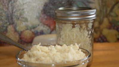 Заготовка из хрена с лимонной кислотой