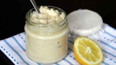 Закуска из хрена с кусочками лимона