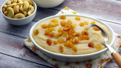 Молочная манная каша с изюмом в мультиварке