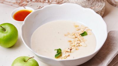 Манная каша с яблочным пюре для детей в мультиварке