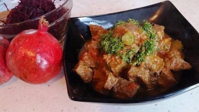 Азу из свинины с маринованными помидорами