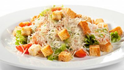 Салат «Смак» с чесноком и сухариками