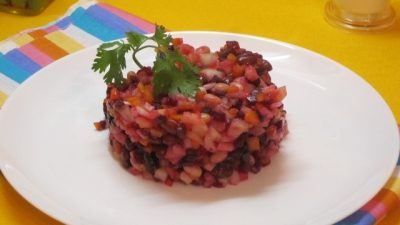 Праздничный винегрет с консервированной фасолью