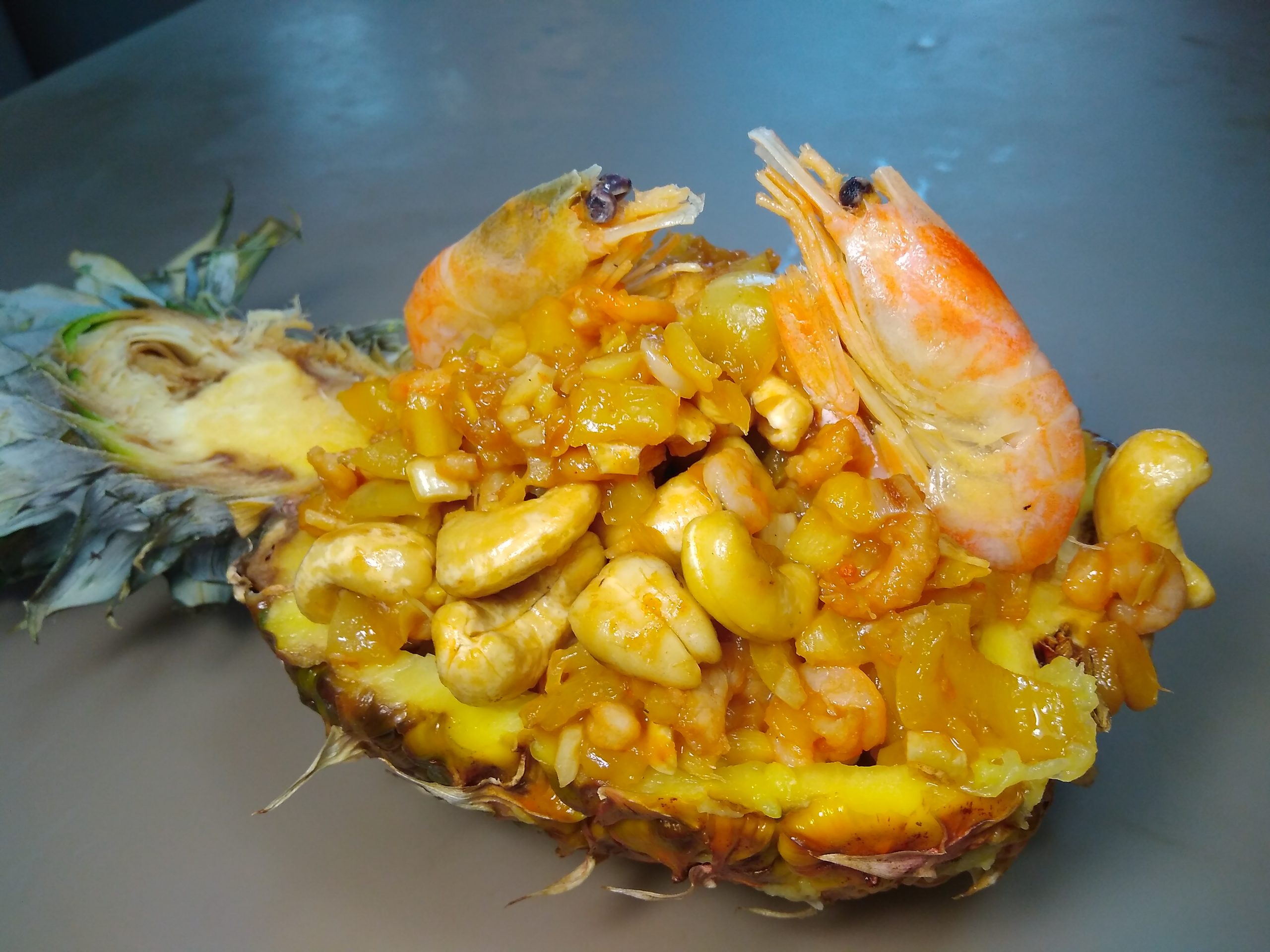 Креветки в ананасе